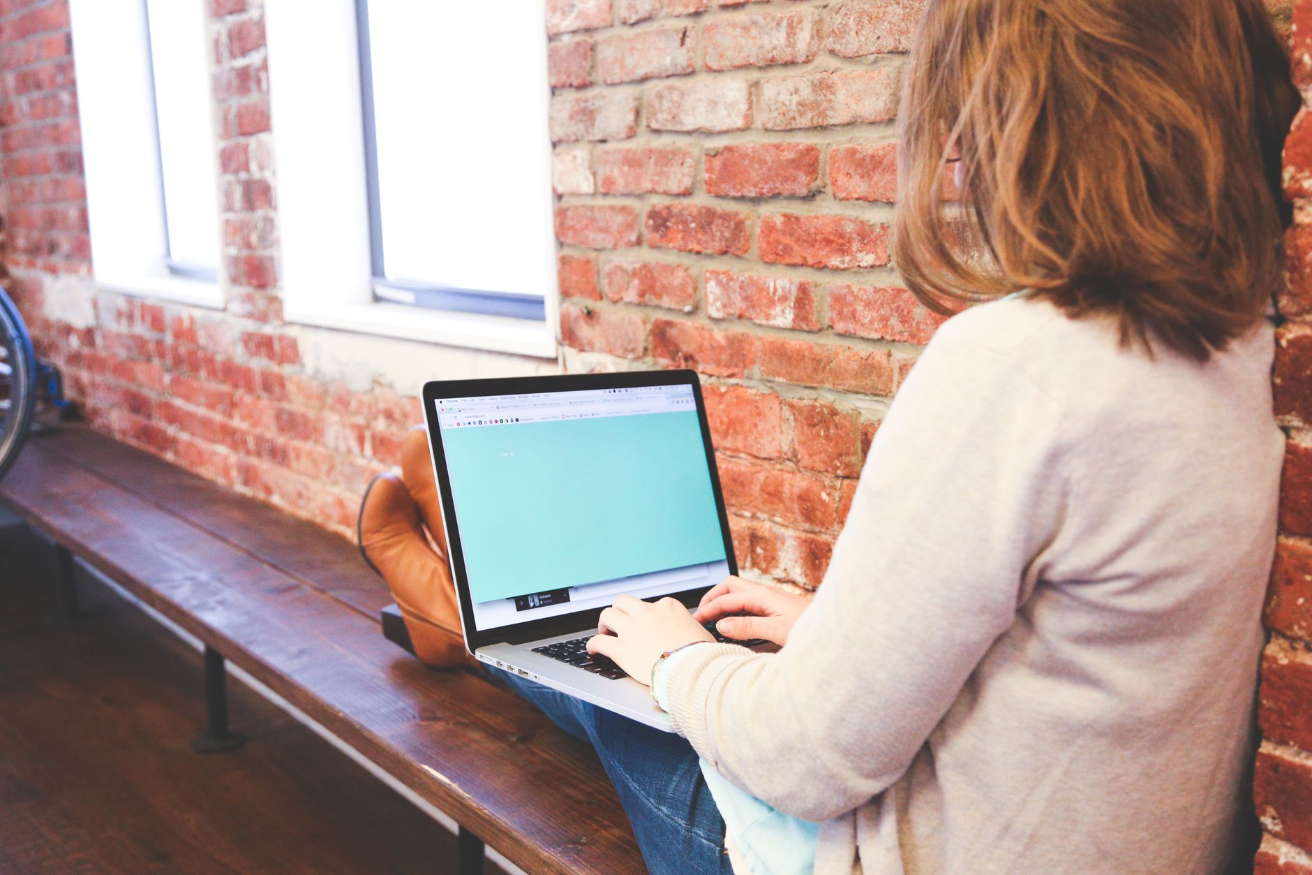 how to access scheduling assistant in outlook