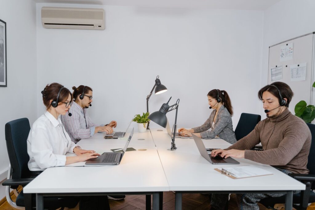 Meeting assistant vs scheduling assistant: when each one is the right fit